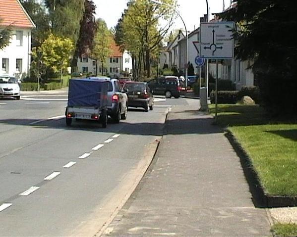 Bild Nr. 2 zeigt den kleinen Kreisverkehr an der Reichenbacher Str./Waldenburger Str./Düsternstr.