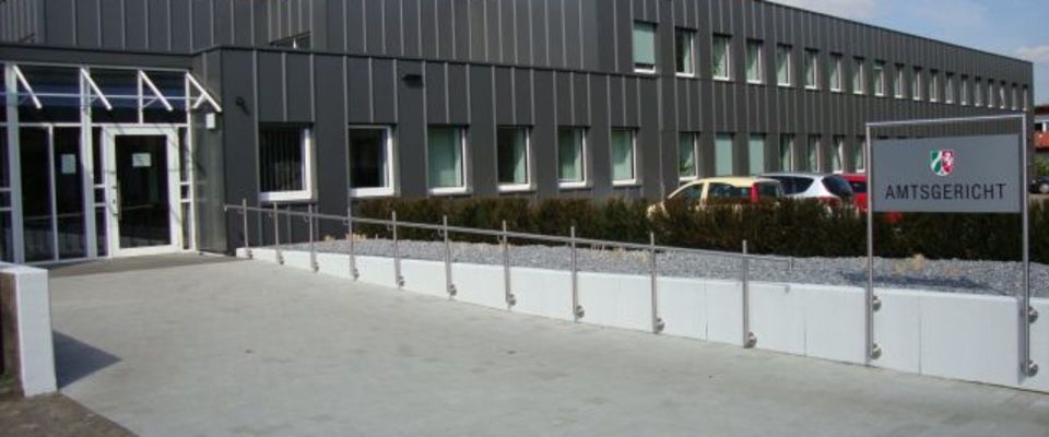 Der barrierefreie Eingang des Amtsgerichts Warendorf