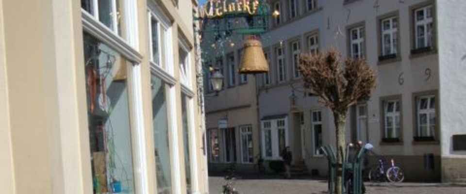 Das Bild zeigt das Radaktionsgebäude der Glocke in der Innenstadt.