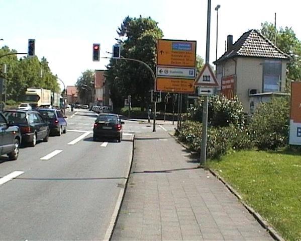 Bild Nr. 1 zeigt die Bundesstraße B 64 Richtung Beelen (Kreuzung B 64/Freckenhorster Str.) 
